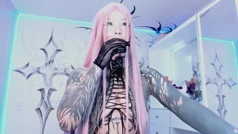 Snapshot of unachimbaherida chatting on 12-27-24, 03:53 Elle Danielle online show from 12-27-24, 03:53