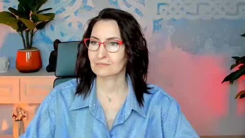 UnaTera online show from 10-19-25, 05:19