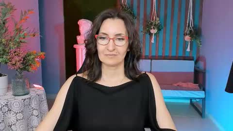 UnaTera online show from 11-17-25, 02:45