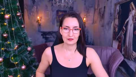 Snapshot of unatera chatting on 12-22-25, 09:06 UnaTera online show from 12-22-25, 09:06