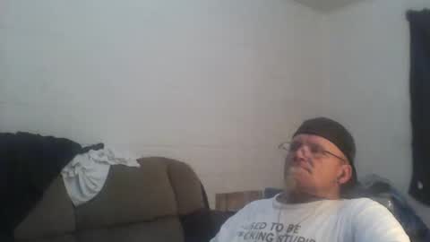 Snapshot of unclemuff chatting on 12-23-25, 03:04 unclemuff online show from 12-23-25, 03:04