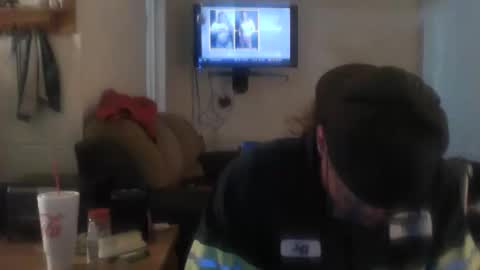 Snapshot of unclemuff chatting on 02-15-26, 12:29 unclemuff online show from 02-15-26, 12:29