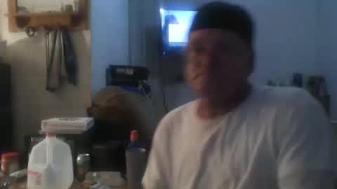 Snapshot of unclemuff chatting on 02-25-26, 05:39 unclemuff online show from 02-25-26, 05:39