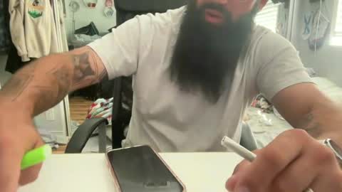 uncutbeard129840 online show from 05-06-26, 11:21