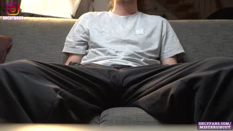 Snapshot of uncutgerman420 chatting on 10-26-25, 09:53 Mister Uncut online show from 10-26-25, 09:53