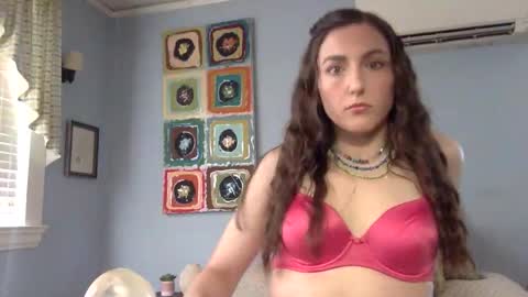 Snapshot of unicornfairy55 chatting on 10-01-25, 03:18 Lola Moonstone online show from 10-01-25, 03:18