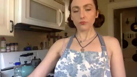 Lola Moonstone online show from 11-12-25, 05:57