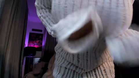 Snapshot of unicornsandboobs chatting on 10-27-25, 09:41 Carla online show from 10-27-25, 09:41