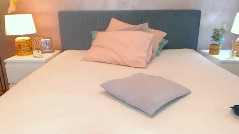 Snapshot of uniquemissy chatting on 12-13-24, 11:55 Andreea online show from 12-13-24, 11:55