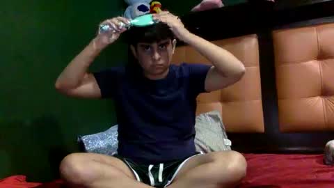 Snapshot of unlimitedfantasy chatting on 09-29-25, 01:33 Thiago online show from 09-29-25, 01:33