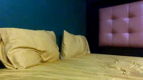 Snapshot of unlimitedfantasy chatting on 10-06-25, 01:25 Thiago online show from 10-06-25, 01:25