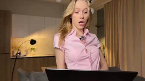 Snapshot of unnabella chatting on 06-20-26, 07:16 UnnaBella online show from 06-20-26, 07:16
