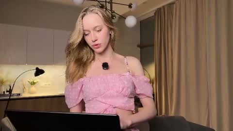 Snapshot of unnabella chatting on 06-21-26, 07:27 UnnaBella online show from 06-21-26, 07:27