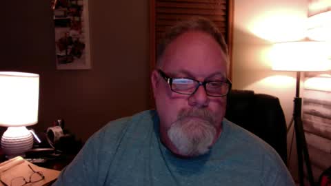 Snapshot of up2later chatting on 12-11-24, 05:21 up2later online show from 12-11-24, 05:21