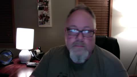 Snapshot of up2later chatting on 01-04-25, 04:33 up2later online show from 01-04-25, 04:33