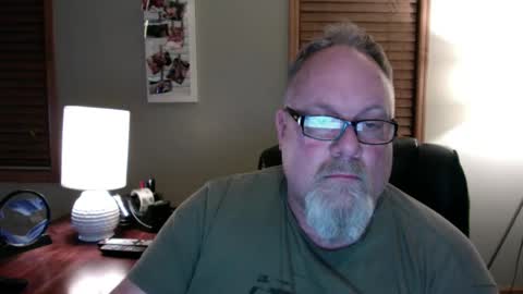 Snapshot of up2later chatting on 01-04-25, 07:34 up2later online show from 01-04-25, 07:34