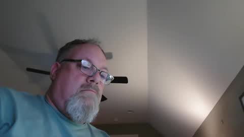 Snapshot of up2later chatting on 01-12-25, 04:42 up2later online show from 01-12-25, 04:42