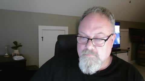 Snapshot of up2later chatting on 01-19-25, 05:37 up2later online show from 01-19-25, 05:37