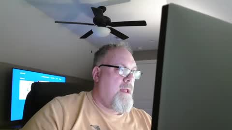 Snapshot of up2later chatting on 01-27-25, 04:20 up2later online show from 01-27-25, 04:20