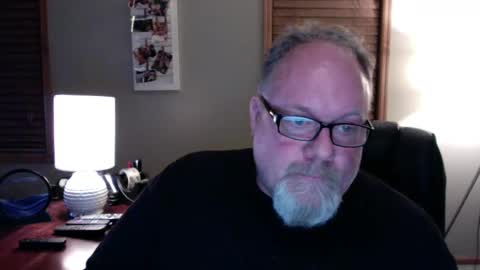 Snapshot of up2later chatting on 02-24-25, 02:51 up2later online show from 02-24-25, 02:51