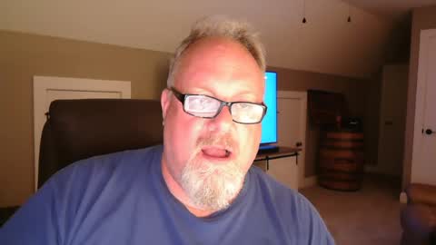 Snapshot of up2later chatting on 09-10-25, 03:50 up2later online show from 09-10-25, 03:50