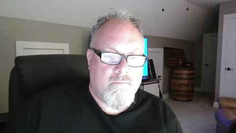 Snapshot of up2later chatting on 09-19-25, 03:30 up2later online show from 09-19-25, 03:30