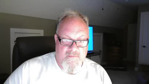 Snapshot of up2later chatting on 09-27-25, 03:00 up2later online show from 09-27-25, 03:00