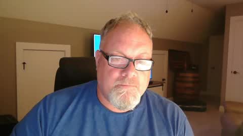 Snapshot of up2later chatting on 10-02-25, 03:24 up2later online show from 10-02-25, 03:24