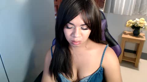 Vee online show from 02-15-25, 01:49