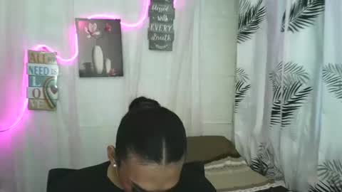 ur_dazzlingmorenaxx online show from 06-07-26, 02:37