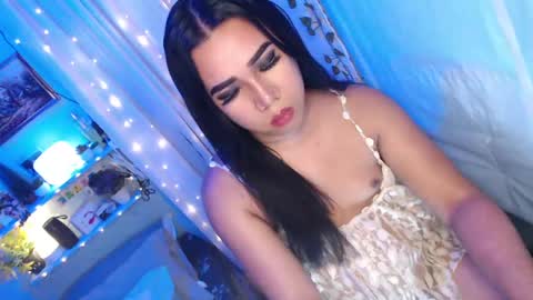 Snapshot of ur_hot_tommiexx chatting on 05-10-26, 01:22 jennie online show from 05-10-26, 01:22