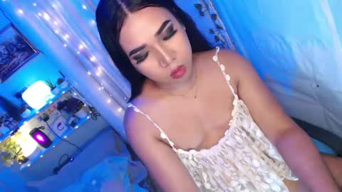 Snapshot of ur_hot_tommiexx chatting on 05-26-26, 02:07 jennie online show from 05-26-26, 02:07