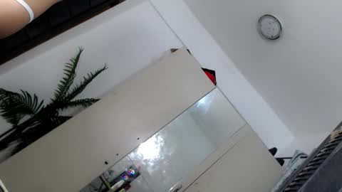 Snapshot of ur_julie chatting on 11-01-25, 01:46 Cleo online show from 11-01-25, 01:46