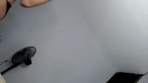 Snapshot of ur_julie chatting on 01-09-26, 02:20 Cleo online show from 01-09-26, 02:20