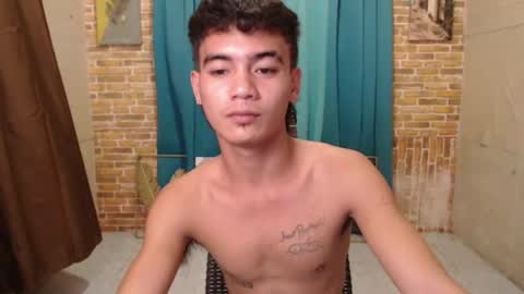 ur_naughtyboy_raphael online show from 09-18-25, 12:18