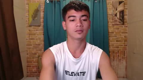 ur_naughtyboy_raphael online show from 09-20-25, 09:43