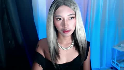 Snapshot of ur_sexyllie chatting on 11-09-25, 03:10 Ellie online show from 11-09-25, 03:10