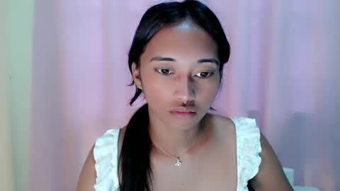 Snapshot of ur_sexyllie chatting on 12-23-25, 12:41 Ellie online show from 12-23-25, 12:41