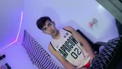 ur_shan21 online show from 05-19-26, 06:58