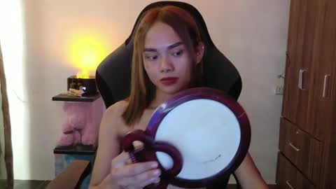 urasian_crisa online show from 10-20-25, 09:21