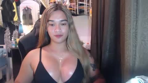 Snapshot of urasiandreamgirlxxx chatting on 02-10-25, 12:29 jess online show from 02-10-25, 12:29