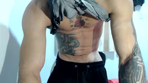 Snapshot of urbanbeard chatting on 12-18-24, 02:38 master beard online show from 12-18-24, 02:38