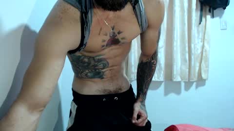 Snapshot of urbanbeard chatting on 12-18-24, 06:14 master beard online show from 12-18-24, 06:14