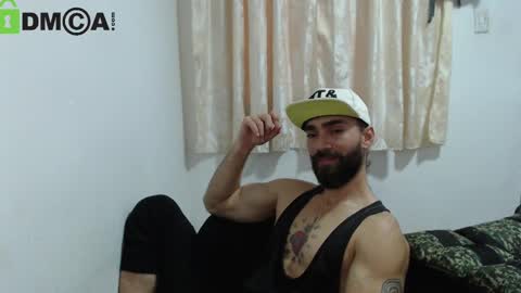 Snapshot of urbanbeard chatting on 12-19-24, 04:02 master beard online show from 12-19-24, 04:02