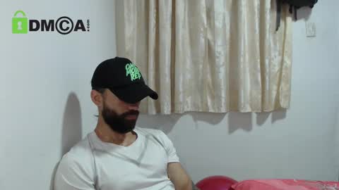 Snapshot of urbanbeard chatting on 12-20-24, 07:50 master beard online show from 12-20-24, 07:50