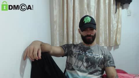 Snapshot of urbanbeard chatting on 12-24-24, 07:44 master beard online show from 12-24-24, 07:44