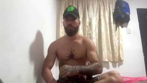 Snapshot of urbanbeard chatting on 01-02-25, 06:29 master beard online show from 01-02-25, 06:29