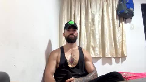 Snapshot of urbanbeard chatting on 01-02-25, 11:06 master beard online show from 01-02-25, 11:06