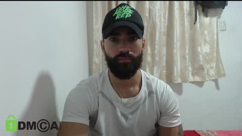 Snapshot of urbanbeard chatting on 01-10-25, 12:26 master beard online show from 01-10-25, 12:26