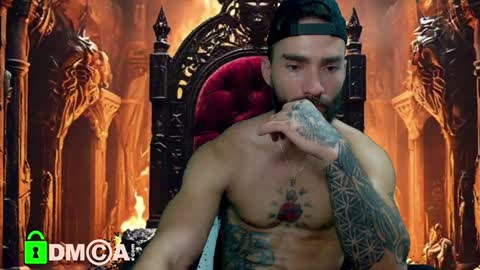 Snapshot of urbanbeard chatting on 01-12-25, 12:39 master beard online show from 01-12-25, 12:39